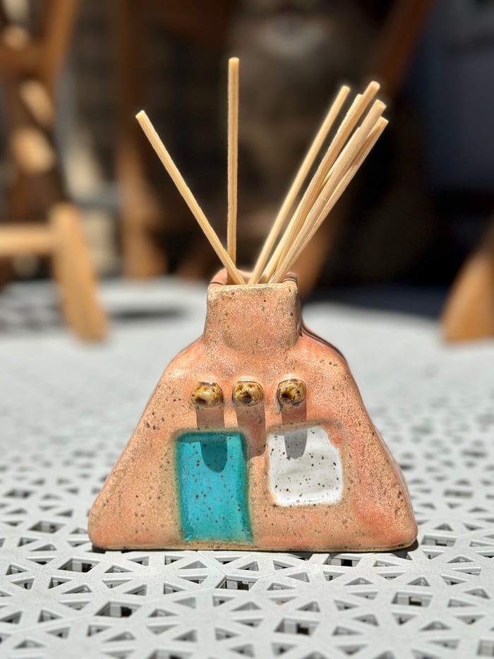 adobe oil diffuser — view 1