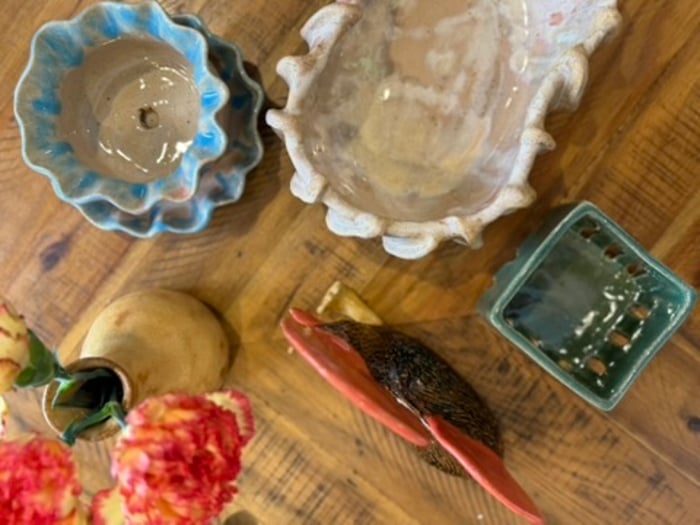 frilly-rimmed pot — view 4